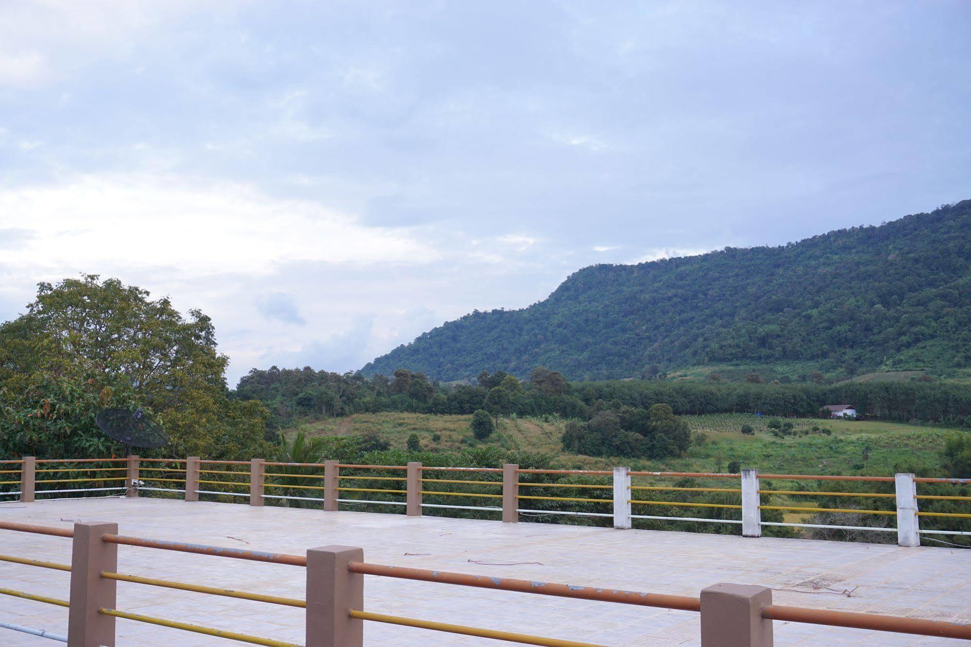 לואי Phurua Bussaba Resort & Spa מראה חיצוני תמונה