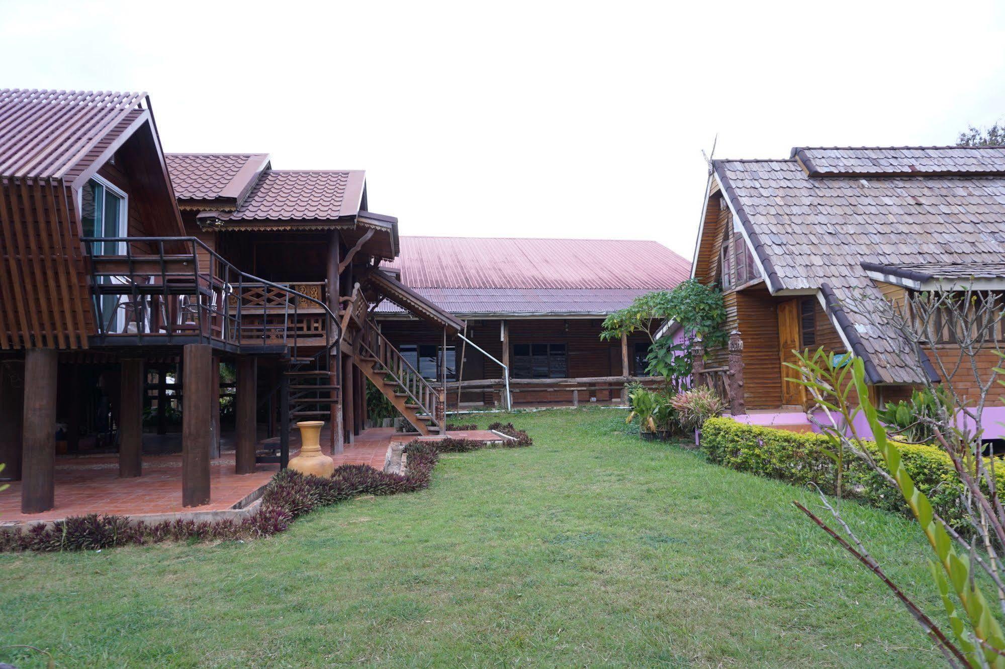 לואי Phurua Bussaba Resort & Spa מראה חיצוני תמונה